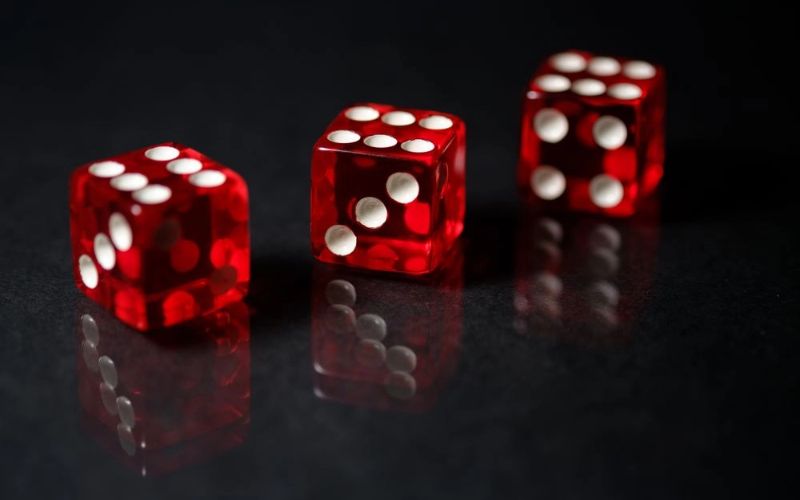 Tài xỉu là một trong những trò chơi cá cược có sức hút lớn